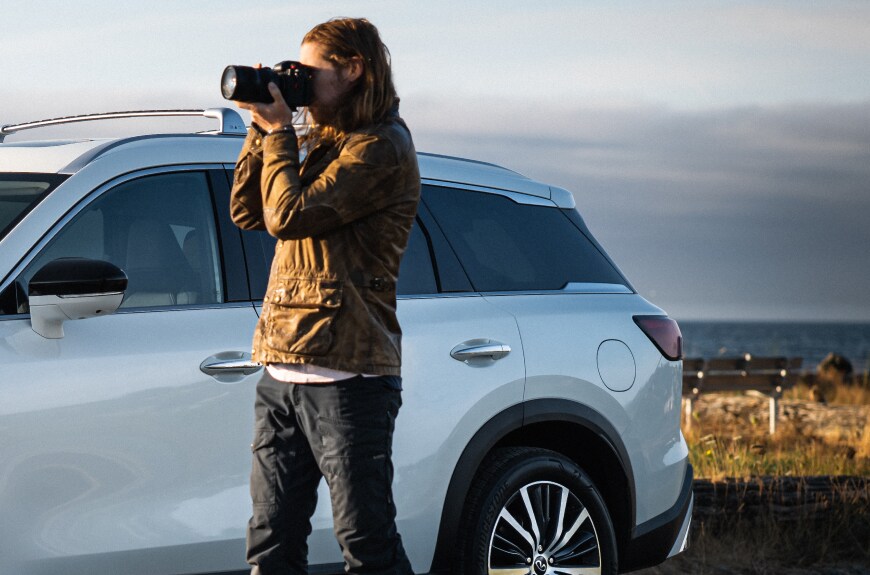 Behind the scenes video of Jon Simo with the INFINITI QX60