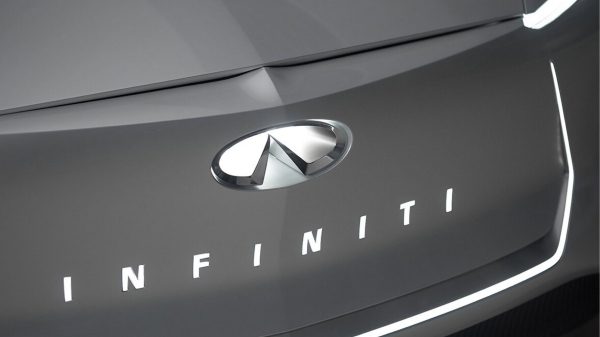 Futuristic INFINITI front logo on the INFINITI QS Inspiration