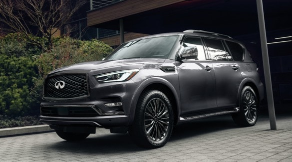 Front side profile of 2023 INFINITI QX80 SUV