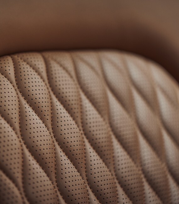 2022 INFINITI QX80 quilted leather seats