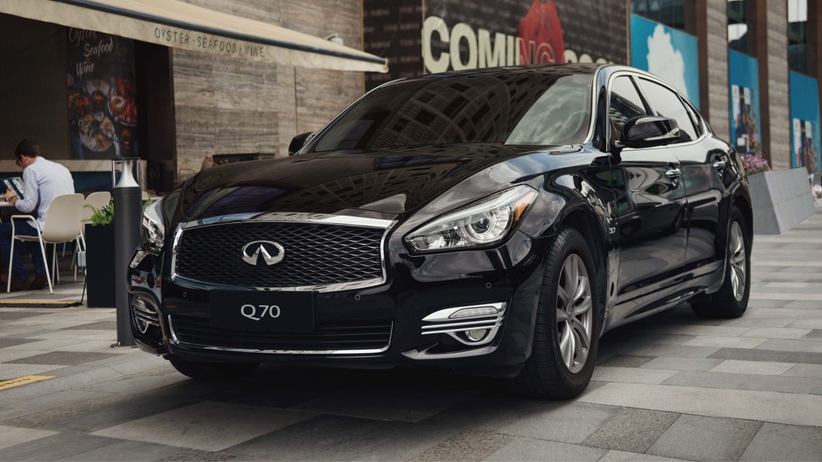 Front profile of a black 2019 INFINITI Q70 sedan parked on the side of the road.