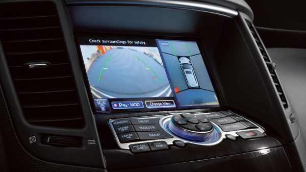 The center console screen of the QX70 showing the Around View Montior technology in use