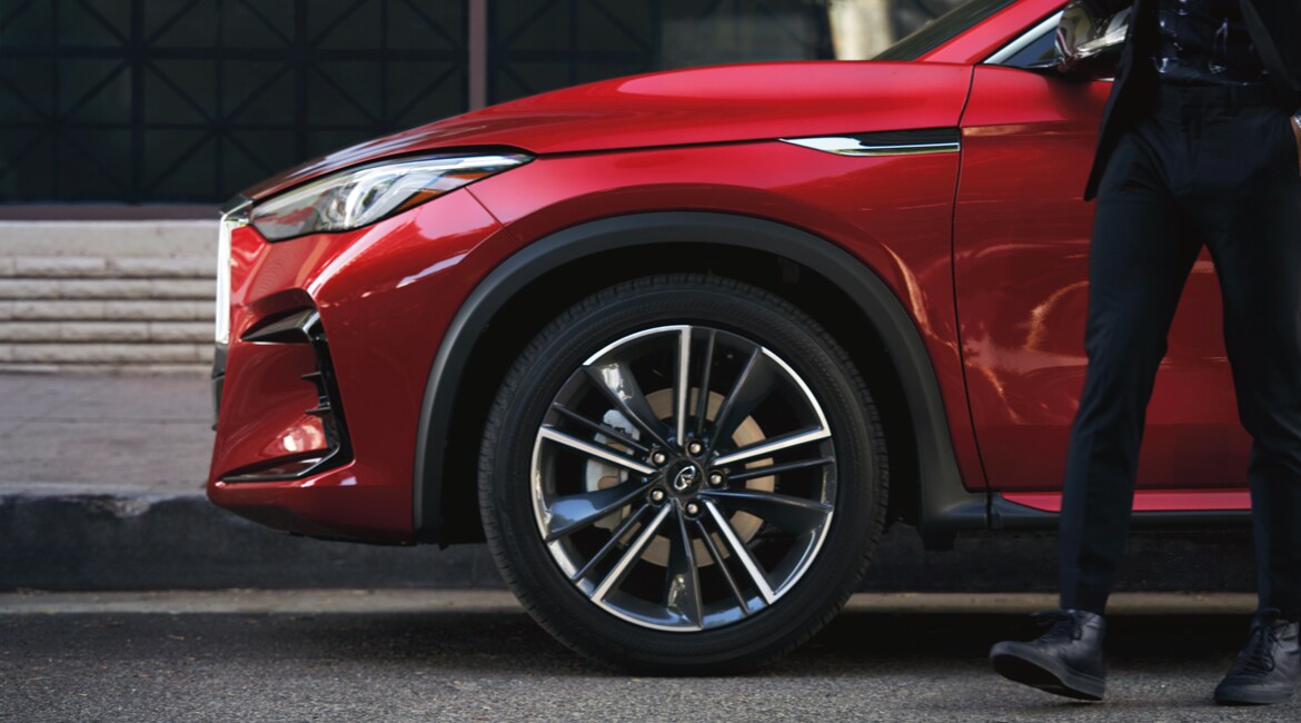 A close up of the wheels on the 2023 INFINITI QX55